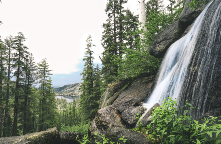 Lake Tahoe Waterfall - Playpark Lodge